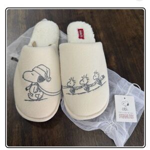 Peanuts Cream Snoopy Slippers